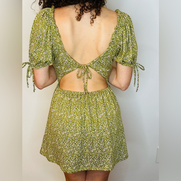 Urban Outfitters Dresses & Skirts - Urban Outfitters Romper. Size- XS. Color- Green Floral